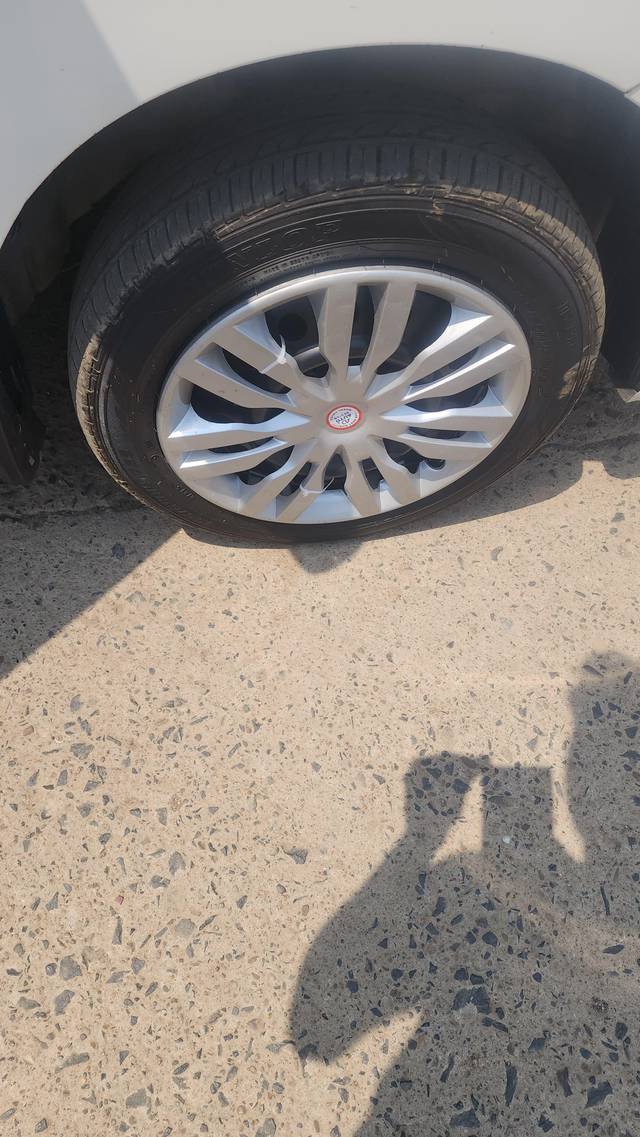 https://images10.gaadi.com/usedcar_image/4532912/original/processed_4c54bc1c90fe55ead629d8bd96932960.jpg?imwidth=6402