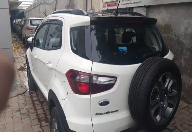 https://images10.gaadi.com/usedcar_image/4532919/original/6712dc5e-2d11-47cc-8189-365a5b203e4f.?imwidth=6400