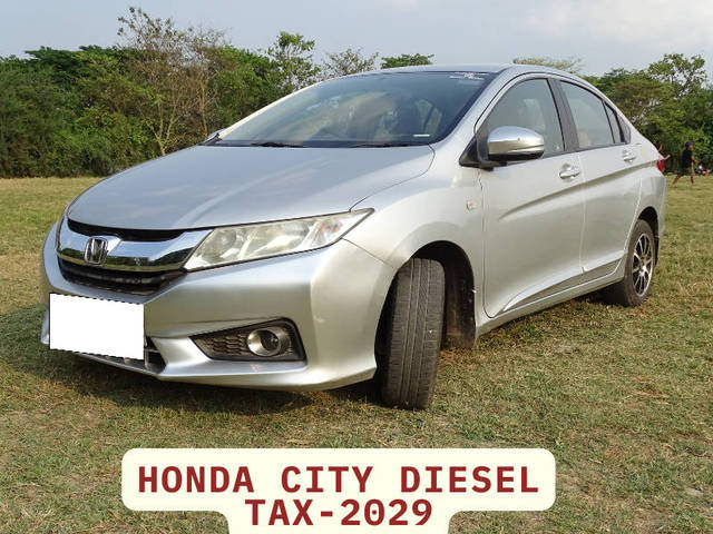 https://images10.gaadi.com/usedcar_image/4532921/original/processed_3448af28197e44894081d53442b6d91a.png?imwidth=6402