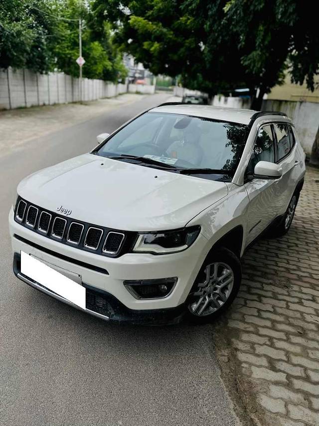 https://images10.gaadi.com/usedcar_image/4532931/original/processed_96b4ec030132dfdaa94b5456cd6f2103.jpg?imwidth=6402
