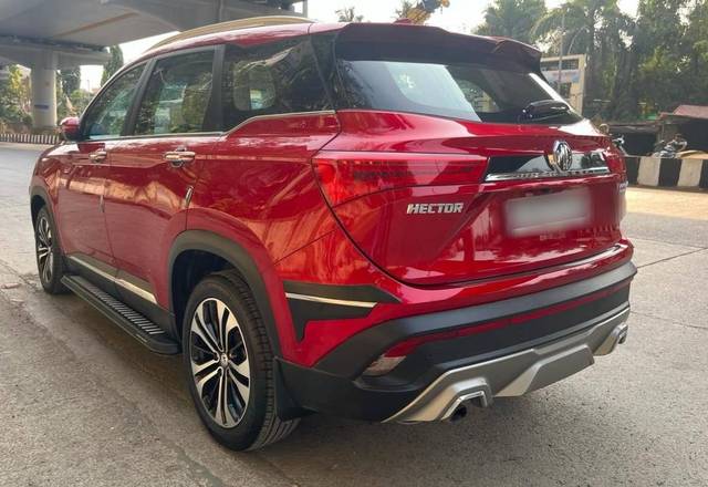 https://images10.gaadi.com/usedcar_image/4532933/original/processed_36557900816004cb493539da9ec5e431.jpg?imwidth=6402