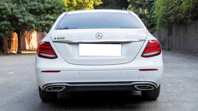 https://images10.gaadi.com/usedcar_image/4532934/original/processed_b95982ee8b4ec1ef869c0869ddc2a460.jpg?imwidth=6401