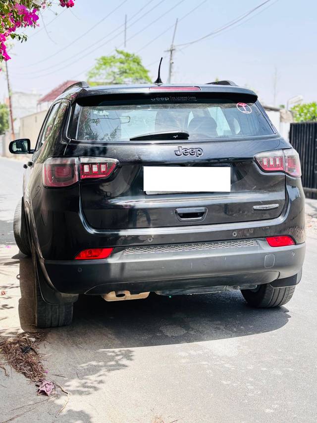 https://images10.gaadi.com/usedcar_image/4532985/original/processed_e14ed9b474904ad5f99b6a8ec2a56313.jpg?imwidth=6402