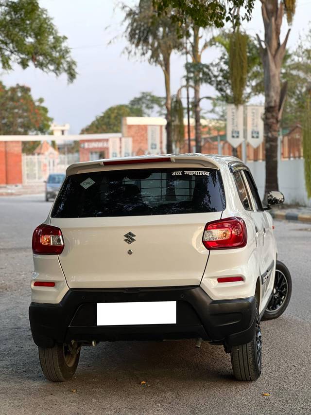 https://images10.gaadi.com/usedcar_image/4532986/original/processed_d3ae1dd348221a7f6fd26a53e63ed4fc.jpg?imwidth=6402