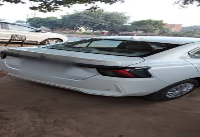 https://images10.gaadi.com/usedcar_image/4532989/original/ab2de247-5bf3-4647-b67d-8dfd369b99fd.?imwidth=6400