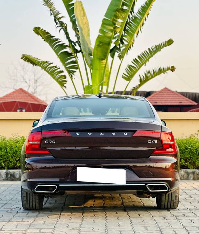https://images10.gaadi.com/usedcar_image/4532993/original/processed_09b33a63c2bd6329a91dd844d5eb36ce.jpg?imwidth=6402