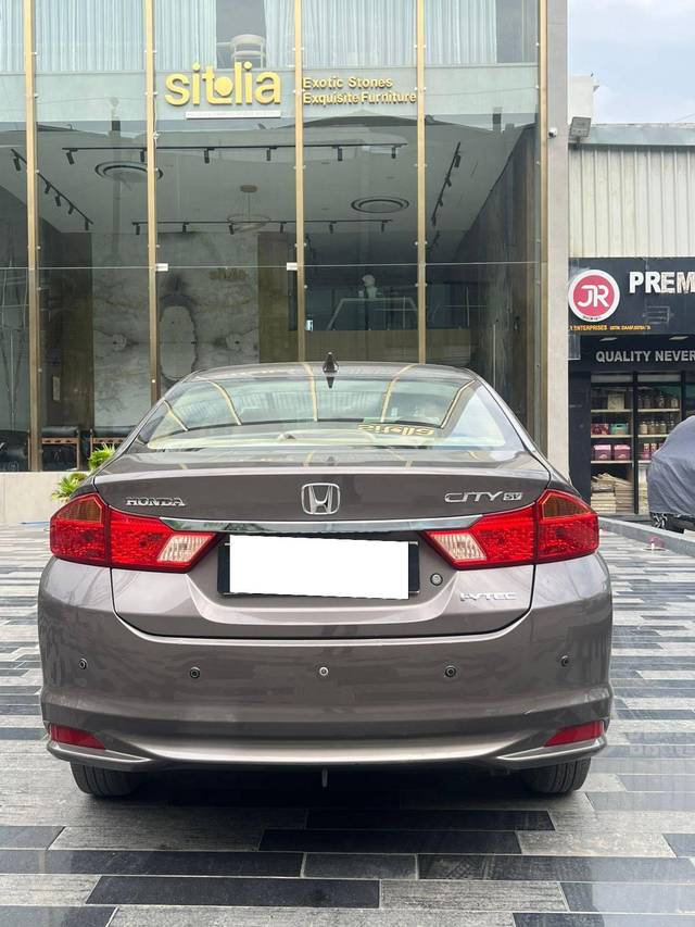https://images10.gaadi.com/usedcar_image/4532995/original/processed_b332fbc0577260f41046a4bc831f8dac.jpg?imwidth=6402