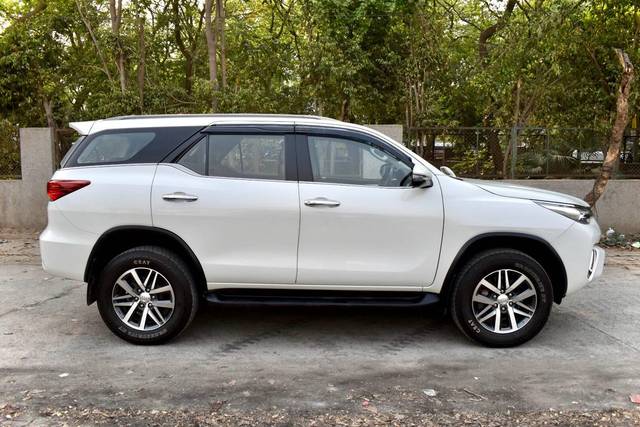 https://images10.gaadi.com/usedcar_image/4533001/original/processed_734e479de97a5add8d73eea9545bc54a.jpg?imwidth=6401