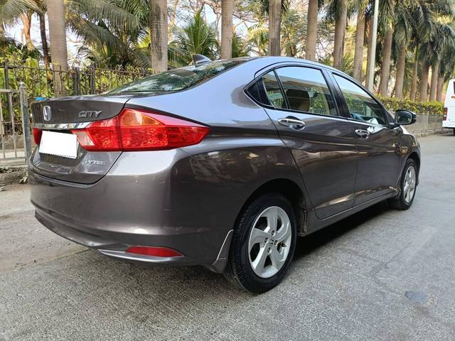 https://images10.gaadi.com/usedcar_image/4533003/original/processed_067fd7457b67e39718a351d30da2694c.jpeg?imwidth=6401