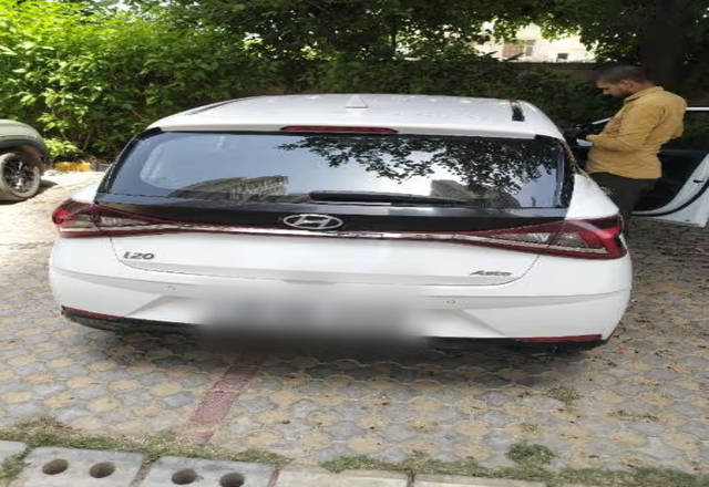 https://images10.gaadi.com/usedcar_image/4533008/original/6756153b-f221-4071-a677-aec44165abb8.?imwidth=6400