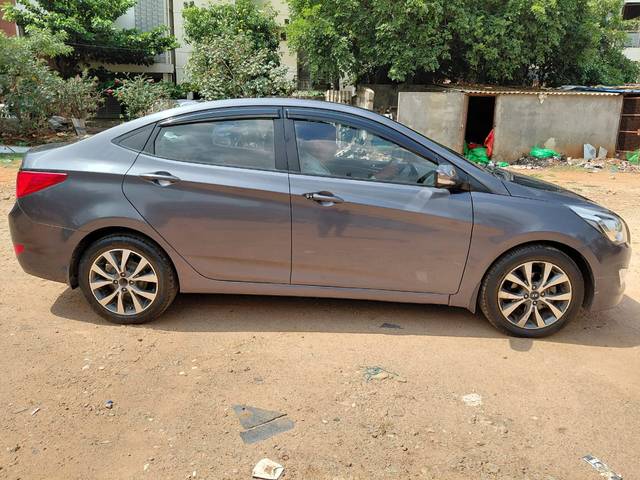 https://images10.gaadi.com/usedcar_image/4533017/original/b7648db92094916974f4c1eba78bbb95.jpg?imwidth=6401