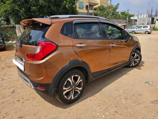 https://images10.gaadi.com/usedcar_image/4533028/original/processed_2b60f1202a3bd48e867ffe45840b5fff.jpg?imwidth=6402
