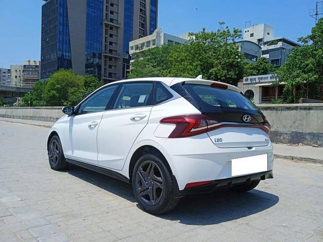 https://images10.gaadi.com/usedcar_image/4533033/original/processed_17c3e3e310c23ff337c6bb2152c75c6a.jpg?imwidth=6402