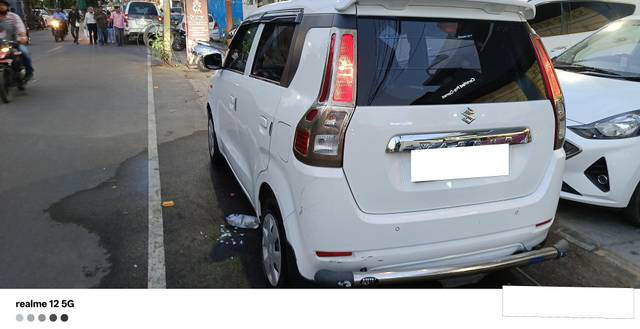 https://images10.gaadi.com/usedcar_image/4533037/original/processed_0c2c31a5678ea787e3ece8ac5b6faf93.jpg?imwidth=6402