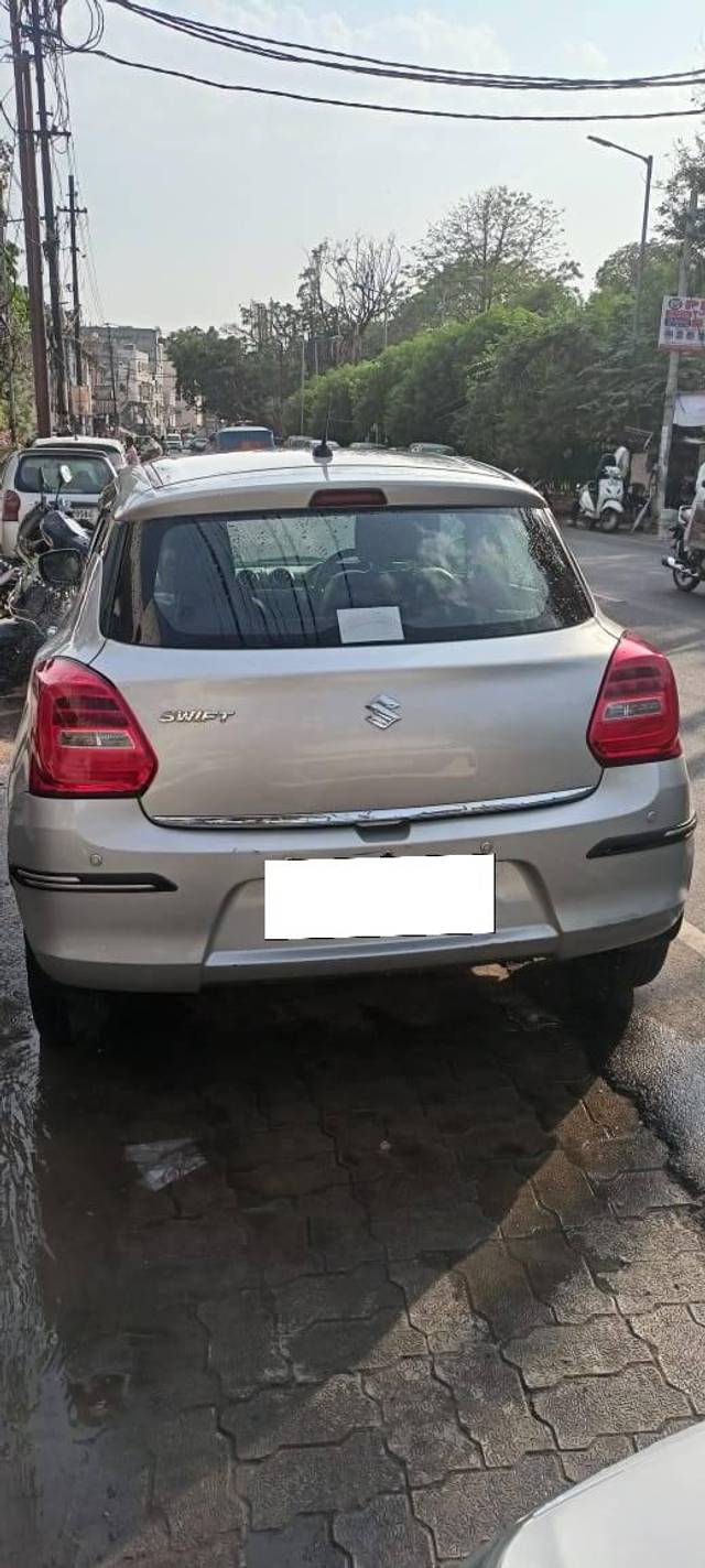 https://images10.gaadi.com/usedcar_image/4533041/original/processed_e32232df505b85e71f79af0cc5d89624.jpg?imwidth=6401