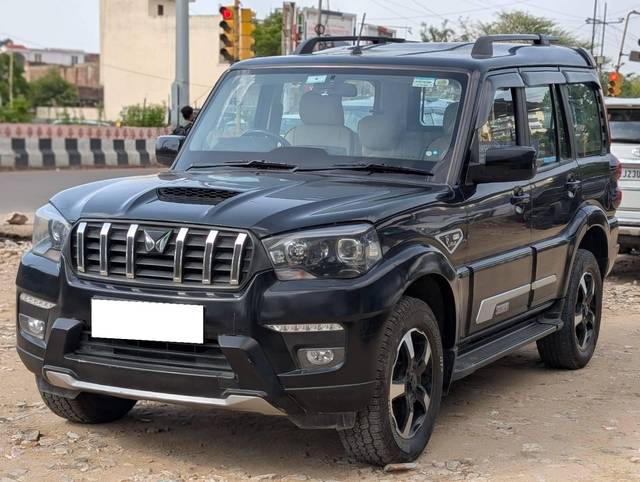 https://images10.gaadi.com/usedcar_image/4533053/original/processed_a349a29d8ef603bf091df7ac0039b586.jpg?imwidth=6400
