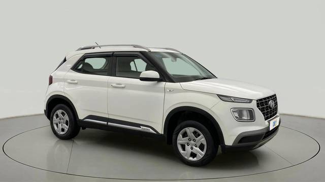 https://images10.gaadi.com/usedcar_image/4533065/original/e9984d5f67517ce8e23ef77645840131.jpg?imwidth=6400
