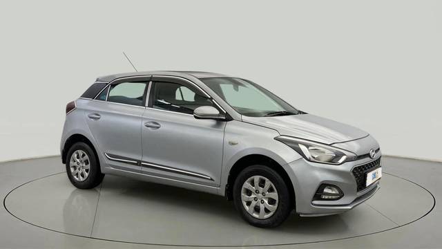 https://images10.gaadi.com/usedcar_image/4533093/original/88240af2b6e668b7c93c093c2bd08976.jpg?imwidth=6400