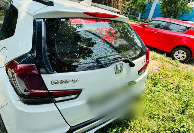 https://images10.gaadi.com/usedcar_image/4533107/original/8f8a3f24-f9af-4002-8cee-d6db69569f81.?imwidth=6402