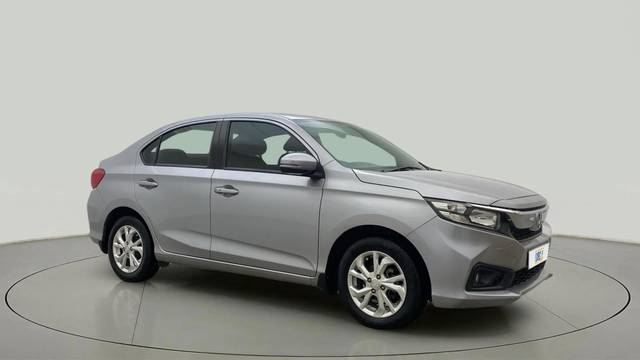 https://images10.gaadi.com/usedcar_image/4533159/original/f15614a2eb52d906d230479969d79f53.jpg?imwidth=6400