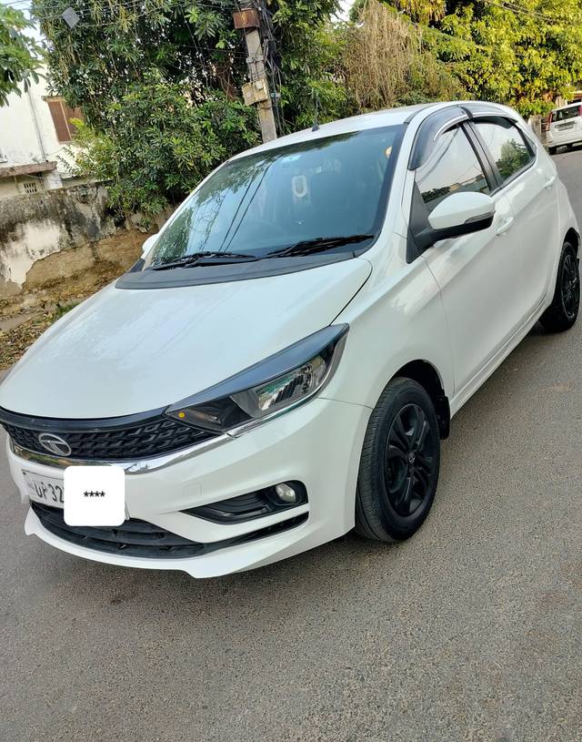 https://images10.gaadi.com/usedcar_image/4533176/original/processed_1fb6a6e25a158c4646d9a9140b3df498.jpg?imwidth=6401