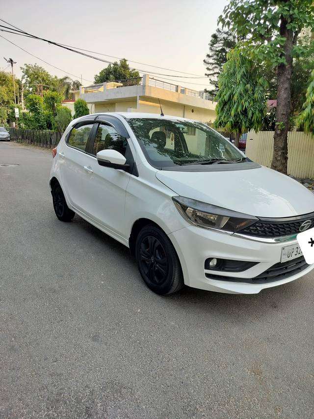 https://images10.gaadi.com/usedcar_image/4533176/original/processed_4d37d25f9760750175a13b83288227ad.jpg?imwidth=6400