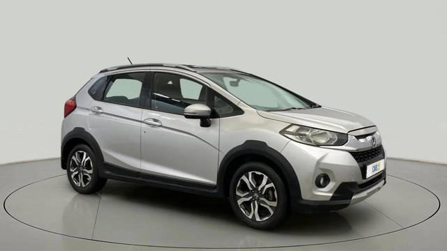 https://images10.gaadi.com/usedcar_image/4533181/original/5236b6ededba676f5e85db89cfe695b5.jpg?imwidth=6400
