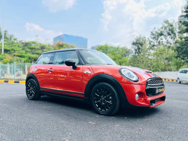 https://images10.gaadi.com/usedcar_image/4533184/original/processed_f685e5e165edfb0e6eecafe540145725.jpg?imwidth=6400