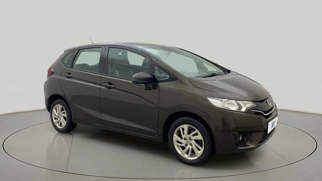 https://images10.gaadi.com/usedcar_image/4533198/original/bf8a1b1392f64ef9cebdeb5f8039f18e.jpg?imwidth=6400