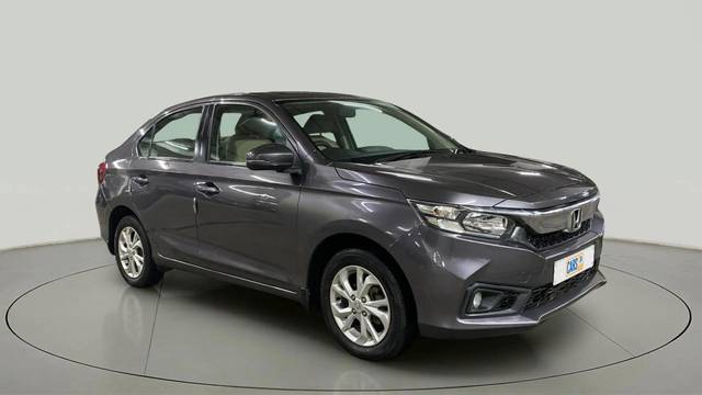 https://images10.gaadi.com/usedcar_image/4533208/original/8d0f0870983e931a03963eb841ce3740.jpg?imwidth=6400