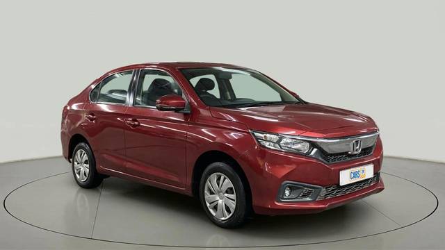 https://images10.gaadi.com/usedcar_image/4533212/original/ce26f5d4e29440552723c6dc3e12a8db.jpg?imwidth=6400