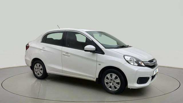 https://images10.gaadi.com/usedcar_image/4533246/original/51cc211d3a7147c913a0ea544d028aeb.jpg?imwidth=6400