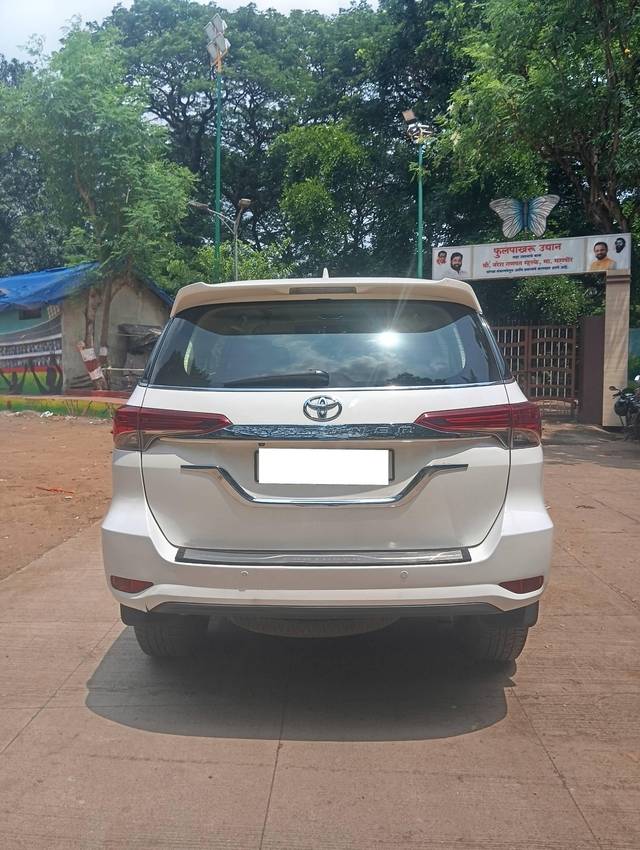 https://images10.gaadi.com/usedcar_image/4533267/original/processed_9d6a9a0512dfe549fd5b19221ad65797.jpg?imwidth=6402