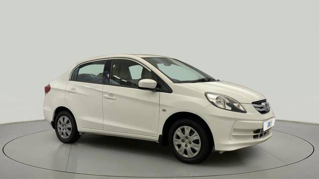 https://images10.gaadi.com/usedcar_image/4533295/original/5edb1ee7f4bdda0132992d78b98a5697.jpg?imwidth=6400
