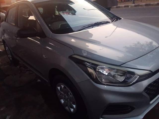 https://images10.gaadi.com/usedcar_image/4533322/original/347509b28dc04265f0a79fa74640ddad.jpg?imwidth=6400