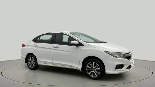 https://images10.gaadi.com/usedcar_image/4533363/original/c100490ea9fb85222031e1b15da32fc5.jpg?imwidth=6400