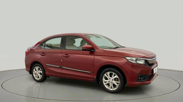 https://images10.gaadi.com/usedcar_image/4533372/original/e70937a6572ebb2640799b8fd600220e.jpg?imwidth=6400
