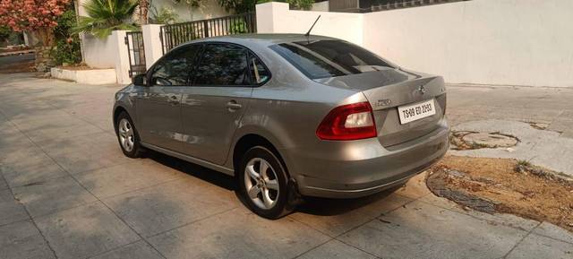 https://images10.gaadi.com/usedcar_image/4533424/original/processed_187d97641e11651ddc6485348344e859.jpg?imwidth=6402