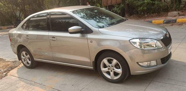https://images10.gaadi.com/usedcar_image/4533424/original/processed_7a52cbbc5f984146e344ddd062530bce.jpg?imwidth=6400