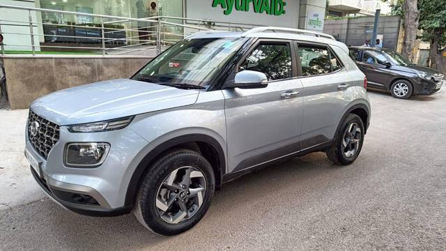 https://images10.gaadi.com/usedcar_image/4533467/original/processed_6a8c03f99aa0d1f255ee720515f262ff.jpeg?imwidth=6400