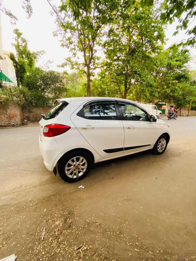 https://images10.gaadi.com/usedcar_image/4533492/original/aa23b50059584498e69458a2ac4447f5.jpg?imwidth=6402