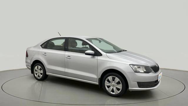 https://images10.gaadi.com/usedcar_image/4533532/original/a0e8ec577c63c9d24c6acd0e43fd86cc.jpg?imwidth=6400