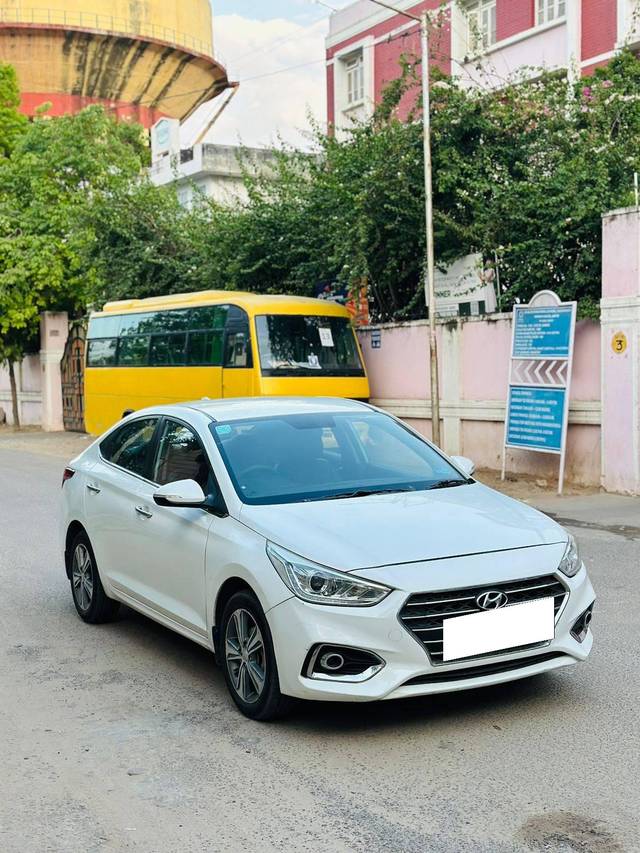 https://images10.gaadi.com/usedcar_image/4533538/original/processed_485eb96d28637886b0cfff8533074d3b.jpg?imwidth=6400