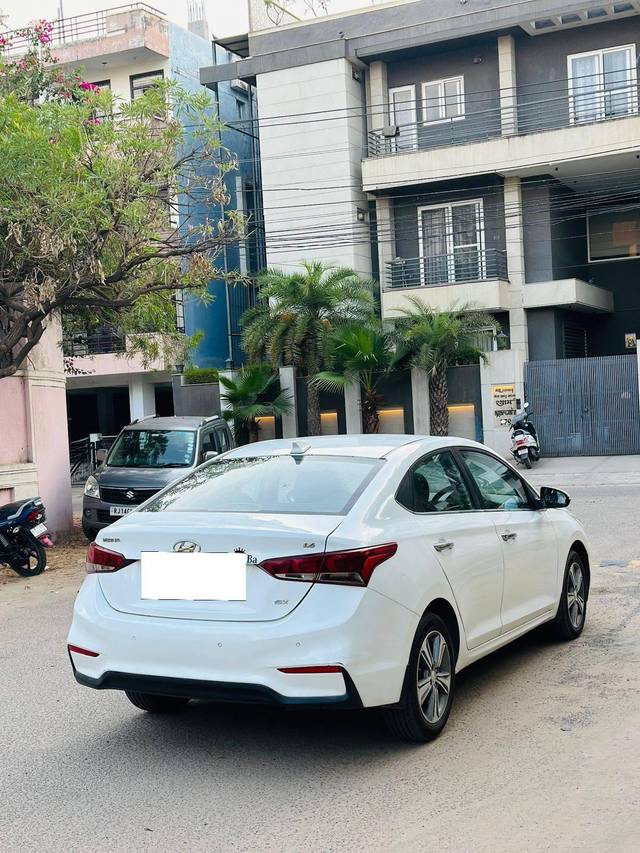 https://images10.gaadi.com/usedcar_image/4533538/original/processed_8875197794da4f4de05aa7d43e4e17c0.jpg?imwidth=6401