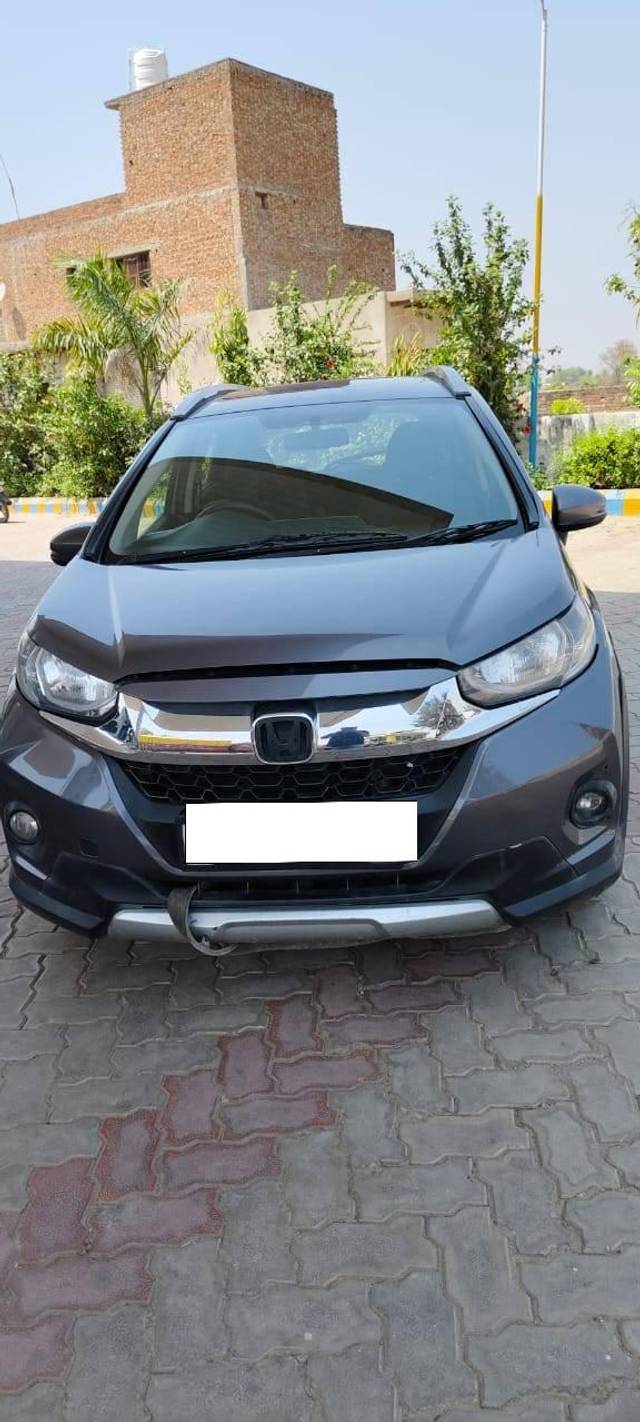 https://images10.gaadi.com/usedcar_image/4533624/original/processed_fdc6f3850dfa15865a1535d12c72eabb.jpg?imwidth=6400