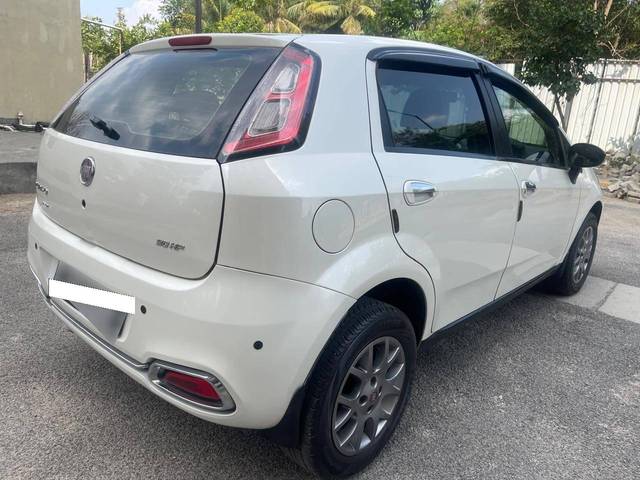 https://images10.gaadi.com/usedcar_image/4533638/original/processed_2702bad3c593bf1808cec80a516c486d.jpg?imwidth=6402