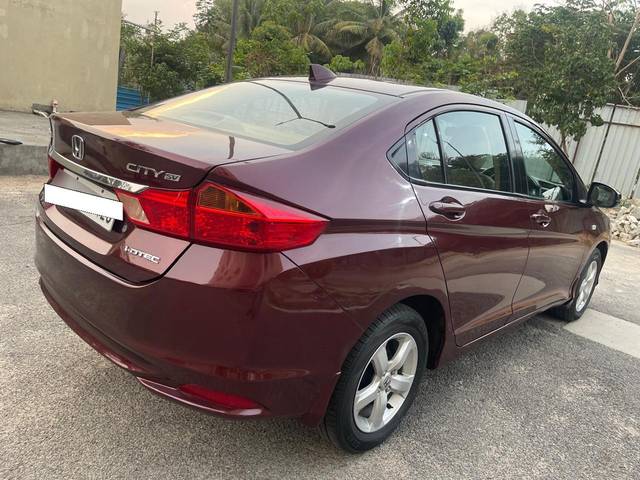 https://images10.gaadi.com/usedcar_image/4533646/original/processed_f3512eb6cee52012794b58a055760226.jpg?imwidth=6402