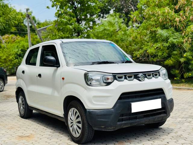 https://images10.gaadi.com/usedcar_image/4533649/original/processed_35de84f4e59be35a7ff1b7680cd7e85c.jpg?imwidth=6400