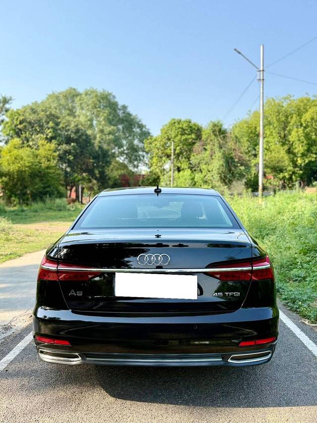 https://images10.gaadi.com/usedcar_image/4533678/original/processed_3971c2226dbcd936f037f77c04c78923.jpg?imwidth=6401