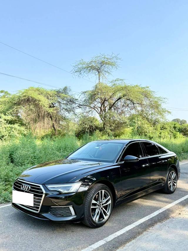 https://images10.gaadi.com/usedcar_image/4533678/original/processed_5211d346544677e3e6f348abd18524e1.jpg?imwidth=6400